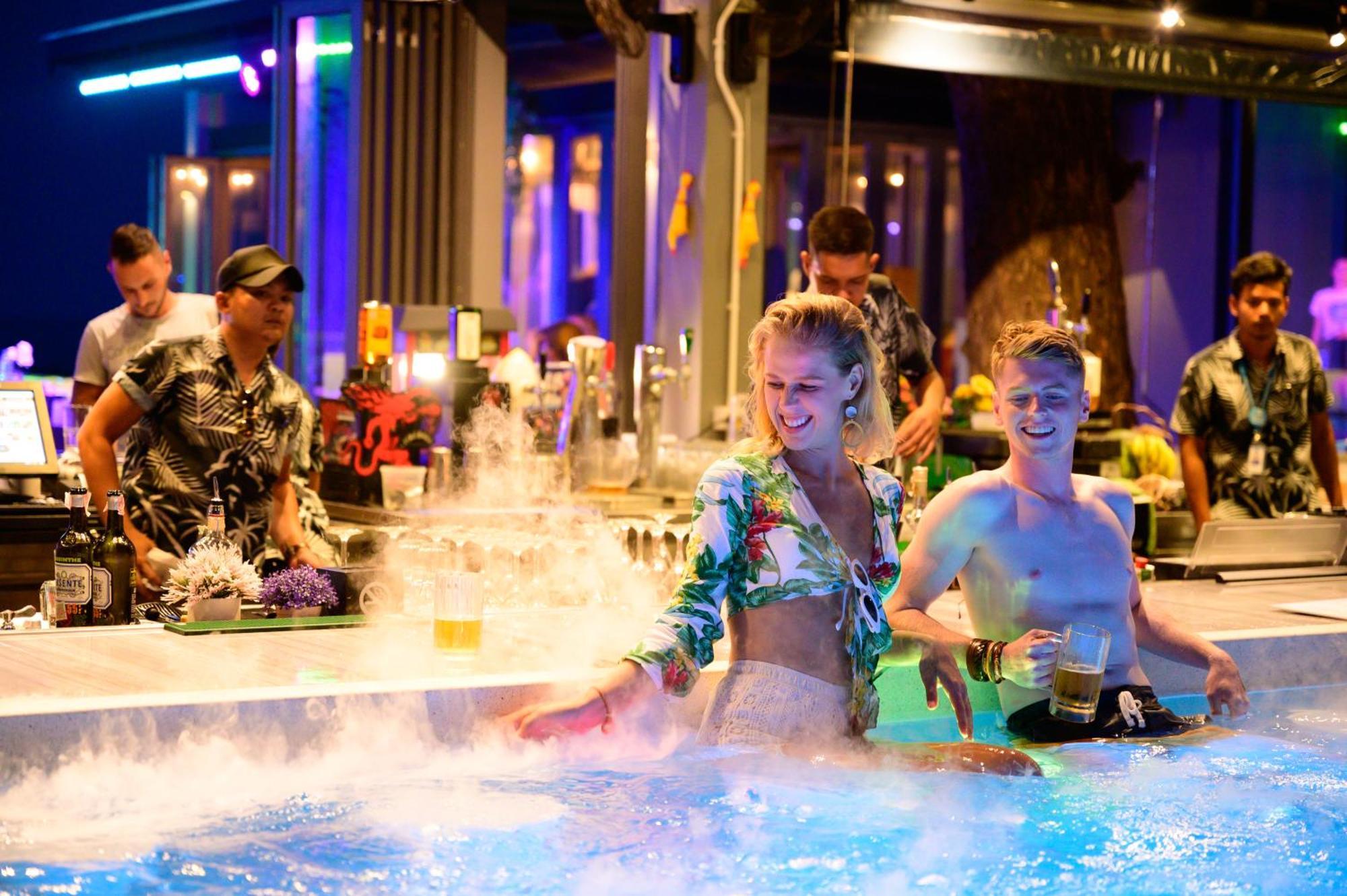 Hotell Lub D Chaweng - Beachfront & Vibrant Social Vibe 4*