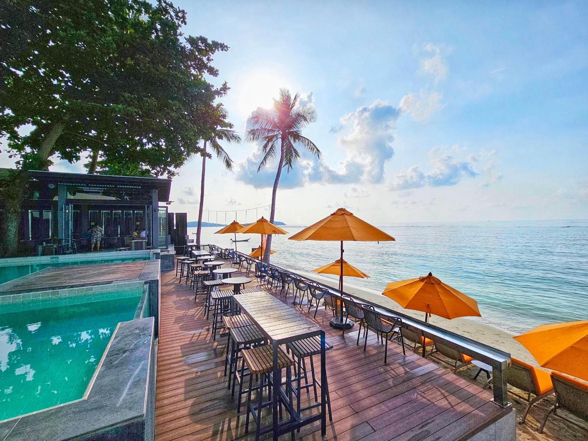 Lub D Chaweng - Beachfront & Vibrant Social Vibe 4*
